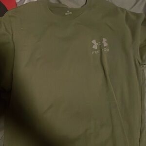 Green under armor t-shirt